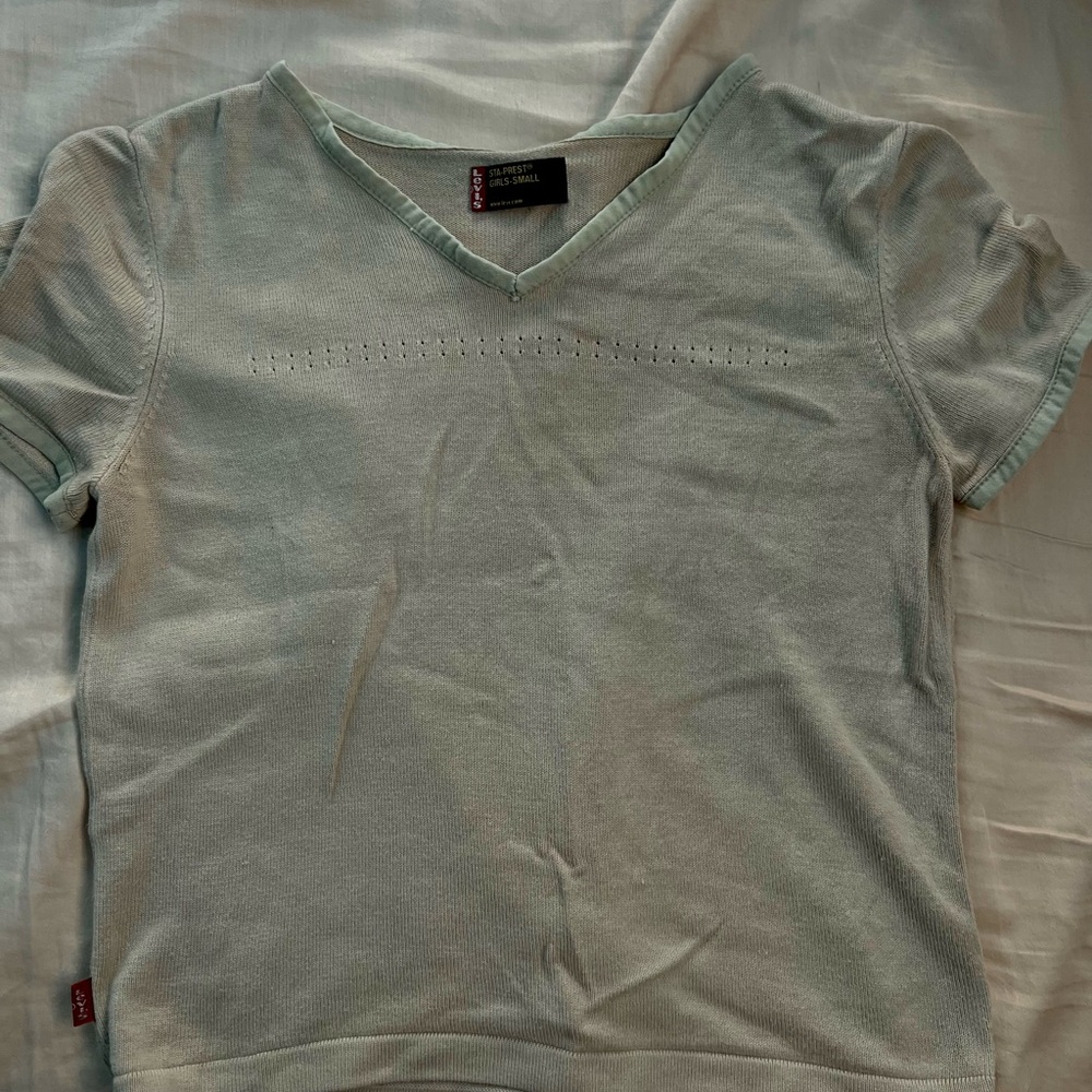 2000s Levi’s V-Neck Short Sleeve Top